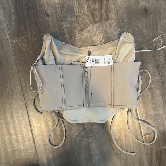 Garage cropped top - Picture 2 of 2